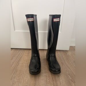 Hunter Glossy Black Rain Boots + socks